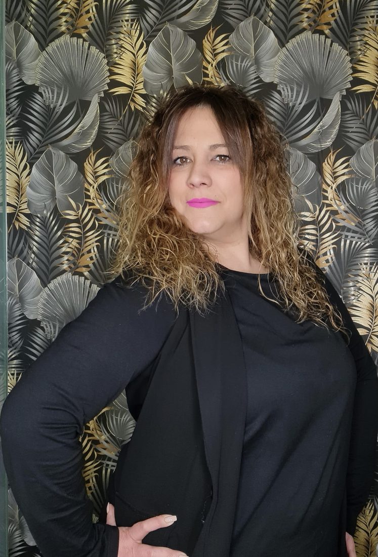Alba, peluquería en Más que Ondas